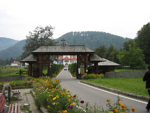 Poarta Mănăstirii Sâmbăta